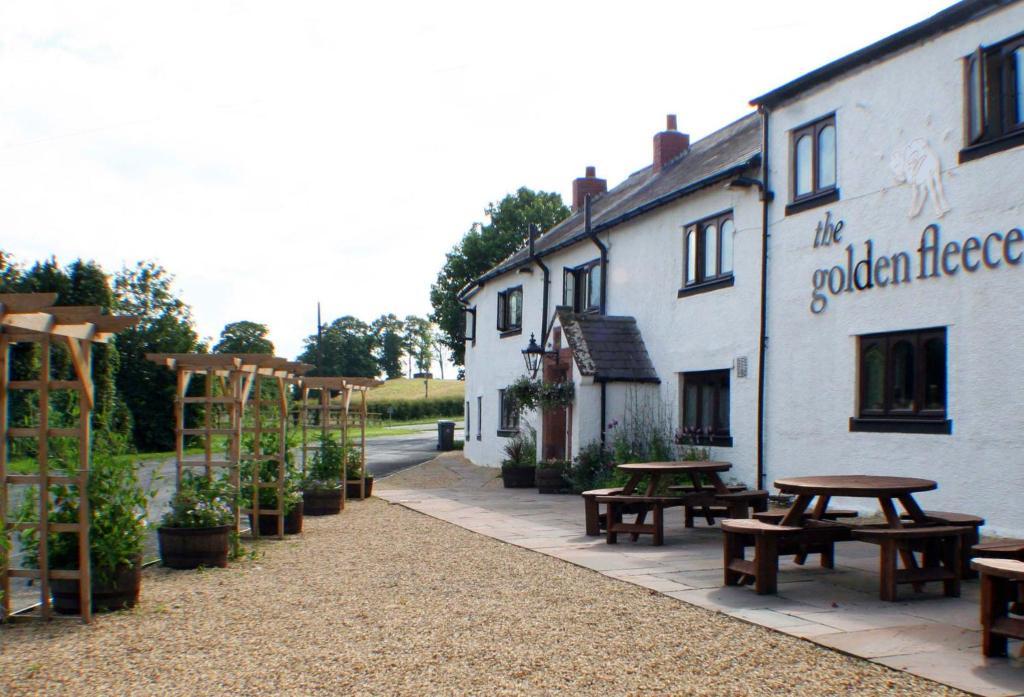 The Golden Fleece Inn Карлайл Екстериор снимка